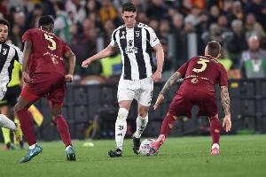 万博app-斯基拉：弗拉霍维奇仍是阿莱格里主要目标，球员表示愿意加盟米兰