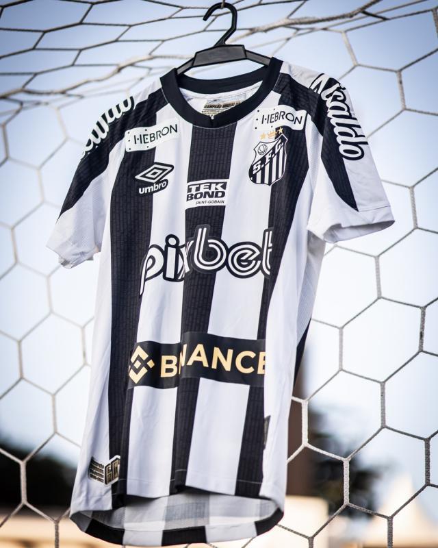 万博官网-缺钱！前面印6广告 后背3个 桑托斯球衣太花哨！