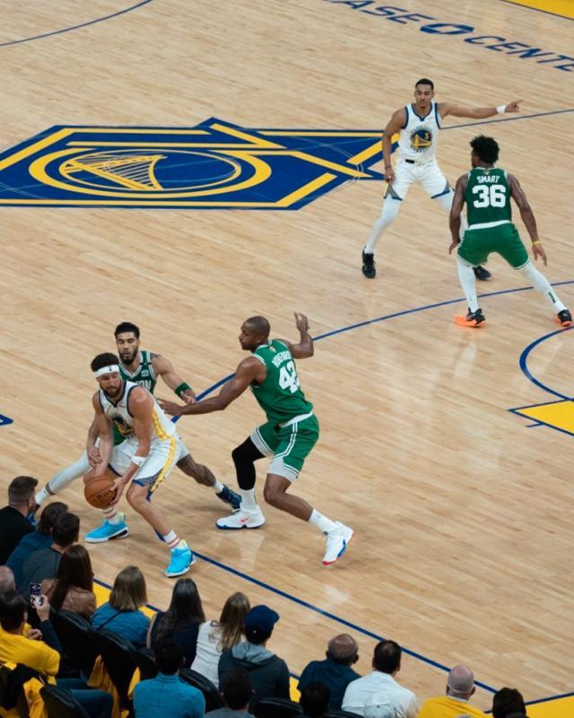 万博体育-【现场】勇士G1收获遗憾 但总决赛好戏才刚刚开始